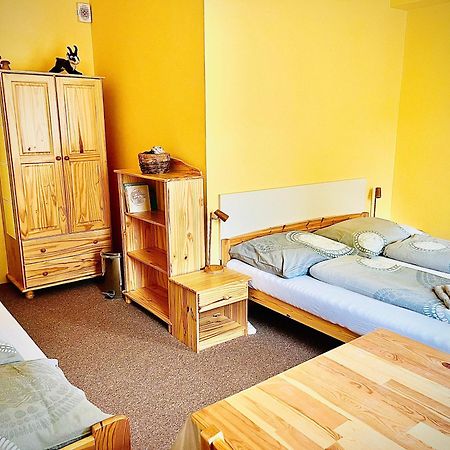 P&P Jicin Apartments - Soukrome 2-3 Luzkove Pokoje S Vlastni Kuchyni A Koupelnou Extérieur photo