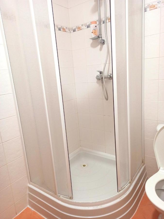 P&P Jicin Apartments - Soukrome 2-3 Luzkove Pokoje S Vlastni Kuchyni A Koupelnou Extérieur photo
