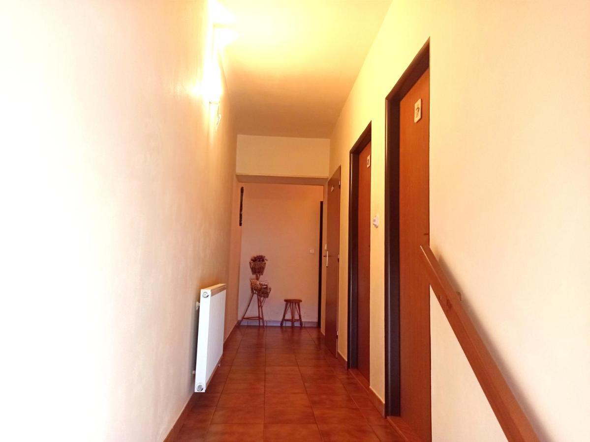 P&P Jicin Apartments - Soukrome 2-3 Luzkove Pokoje S Vlastni Kuchyni A Koupelnou Extérieur photo