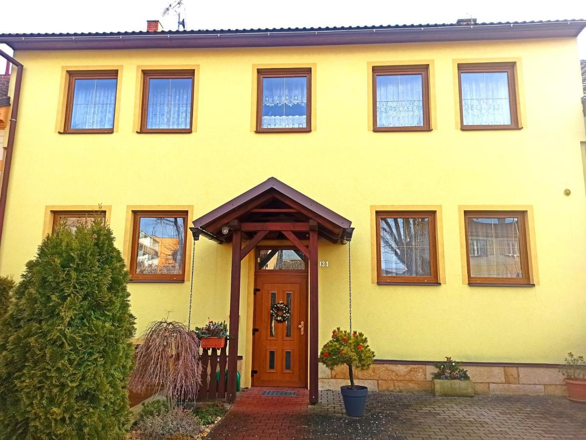 P&P Jicin Apartments - Soukrome 2-3 Luzkove Pokoje S Vlastni Kuchyni A Koupelnou Extérieur photo