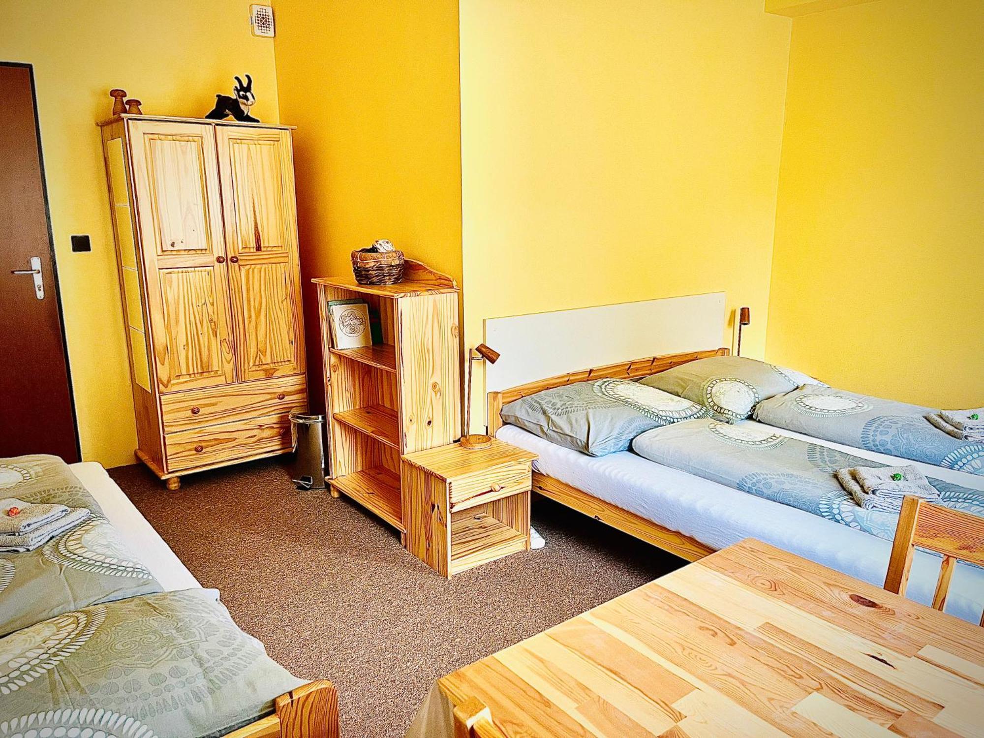 P&P Jicin Apartments - Soukrome 2-3 Luzkove Pokoje S Vlastni Kuchyni A Koupelnou Extérieur photo
