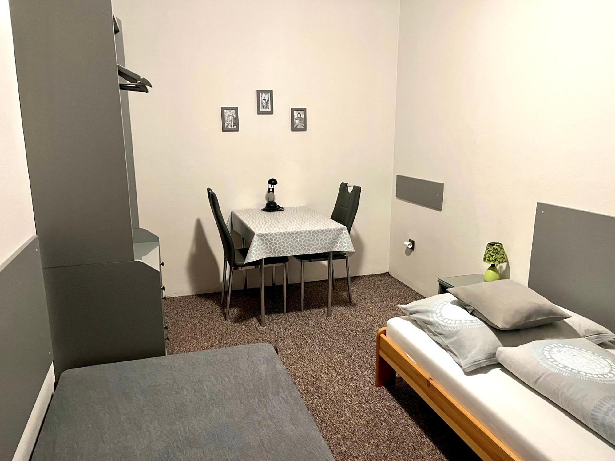 P&P Jicin Apartments - Soukrome 2-3 Luzkove Pokoje S Vlastni Kuchyni A Koupelnou Extérieur photo